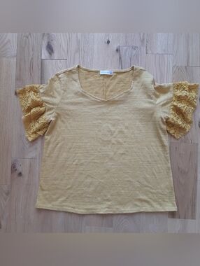 Retrology Women’s Mustard Short Sleeve Top with Lace Puff Sleeves